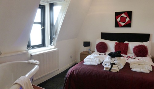 Penthouse, 1 Bedroom (2nd Floor)