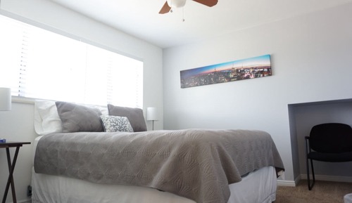 Double, 1 Queen Bed, Shared Bathroom - 2