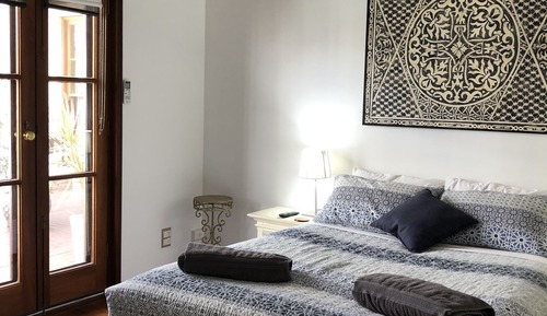 Deluxe Suite, 1 Queen Bed, Ensuite, Poolside