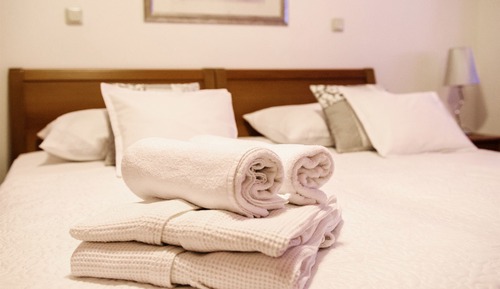 Room (S2)