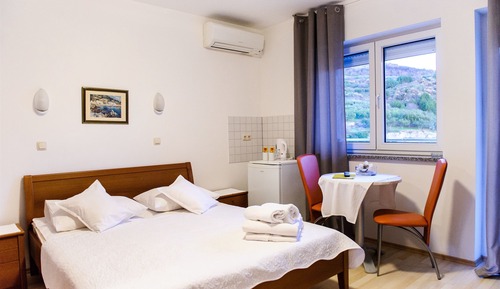 Room (S3)