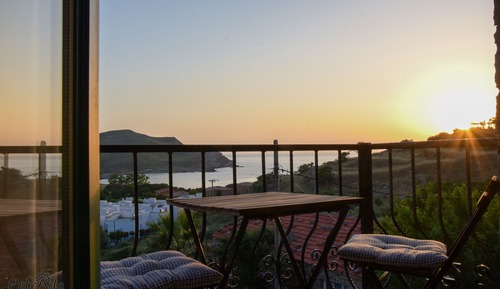 DENIZ MANZARALI PANOROMIK ODA