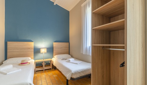 Room, 3 Bedrooms, 2 Bathrooms