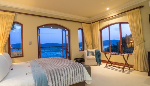 Luxury Suite, Lake View (Oyster Suite)