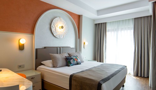 Family Room, 2 Bedrooms