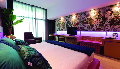 Club Room, Resort View