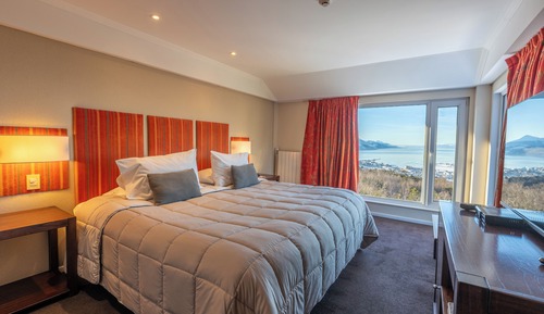 Family Room, Bay View