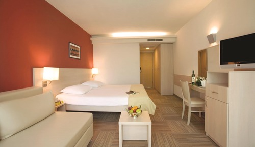 Room for 2+2
