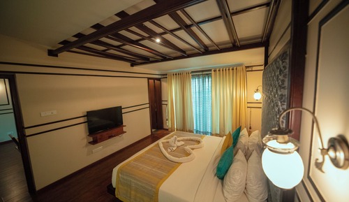 Premium Suite, 1 Queen Bed, Garden View