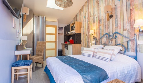 Exclusive Studio, Pool View