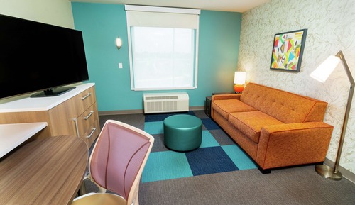 Studio, 1 King Bed, Accessible (Mobility & Hearing, Roll-in Shower)