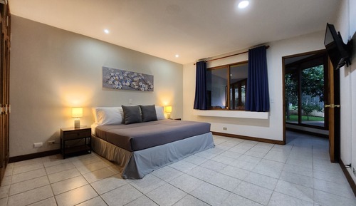 Double Room, 1 Queen Bed