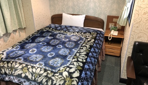 Deluxe Room, Smoking