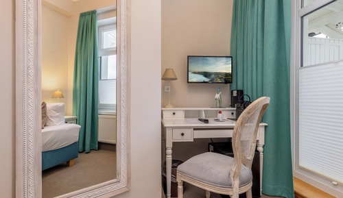 Single Room, Balcony, Partial Sea View