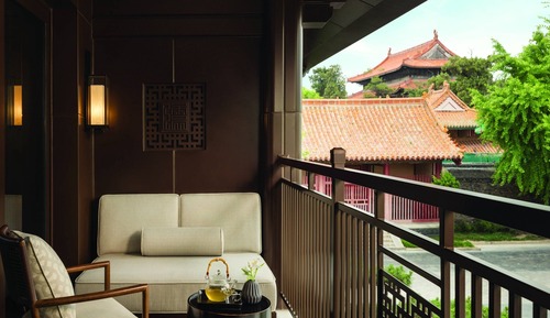 Premier Room, 1 King Bed, Balcony, Garden View