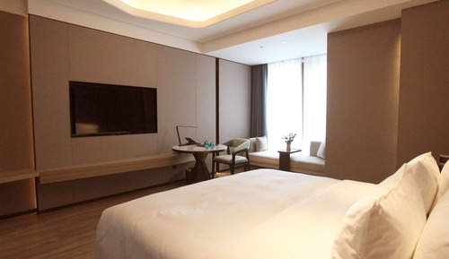 Deluxe Room, 1 King Bed
