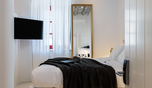 Superior Room, 1 Queen Bed, Balcony, City View