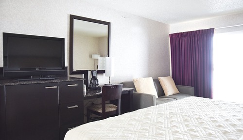 Elite Room, 1 King Bed, River View, Mountainside