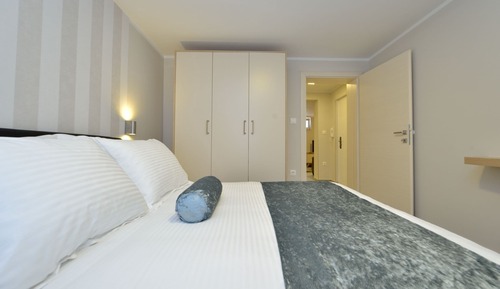 Standard Apartment, 1 Queen Bed with Sofa bed (Semi - Basement )