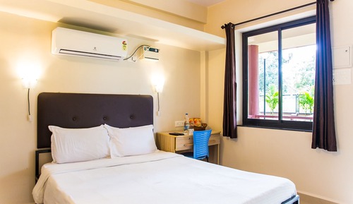 Comfort Studio, 1 Double Bed, Balcony, Pool View