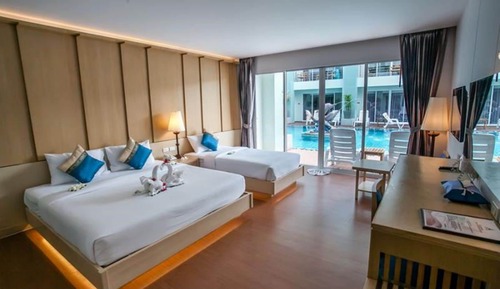 Deluxe Triple Room, Pool Access