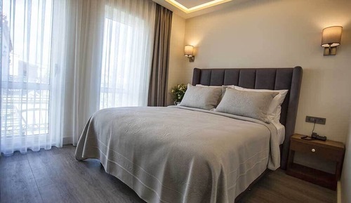 Fransiz Balkonlu Oda