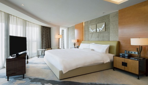 1 King Suite City View Balcony