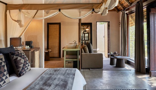 Luxury Suite, 1 King Bed, Non Smoking, Garden View