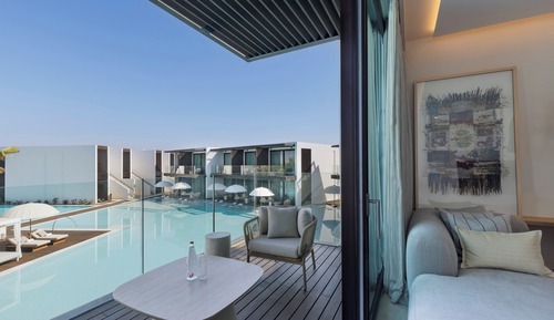 Pool and Sea Vista Room