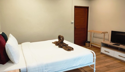 Deluxe King Room Mountain and River View