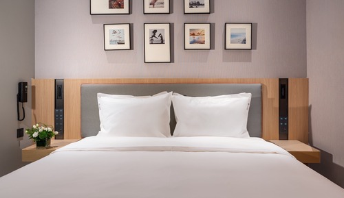 Standard Room, 1 King Bed