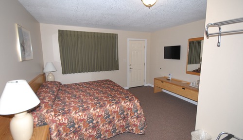 Deluxe Room, 1 King Bed, Non Smoking, Refrigerator & Microwave