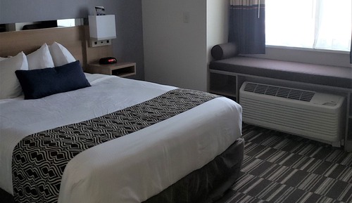 Studio Suite, 1 Queen Bed, Accessible, Non Smoking