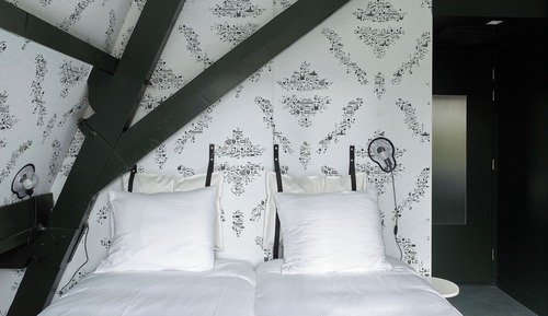 Comfort Room, City View