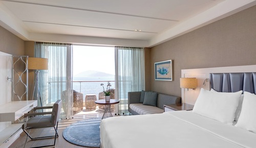 Deluxe Room, 1 King Bed, Balcony, Sea View