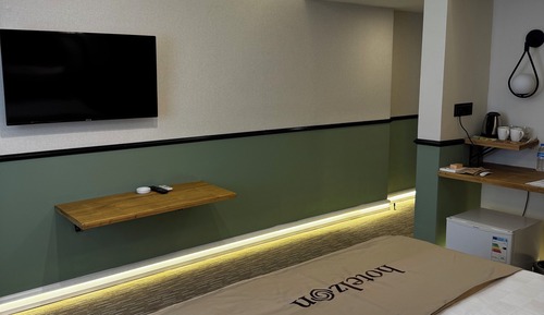 Standard Room, 1 King Bed, City View