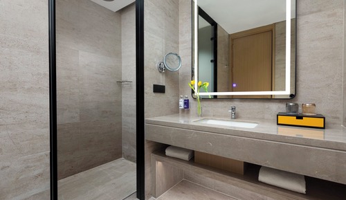 Standard Room, 1 King Bed