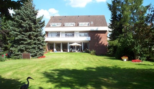 Basic Single Room, Balcony, Garden View