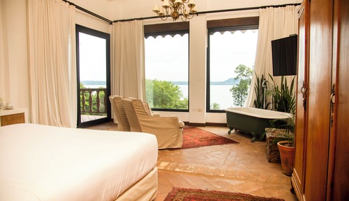 Deluxe Suite, Lake View