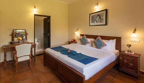 Economy Double Room, 1 King Bed, Patio, Courtyard View