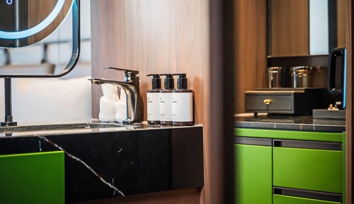 Family Room, 1 King Bed, Non Smoking, Garden View (Superior)