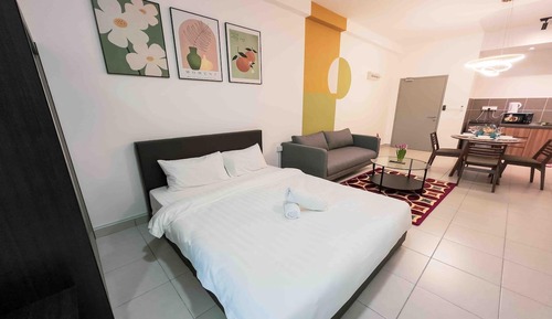 Superior Studio, 1 Queen Bed, Balcony, City View