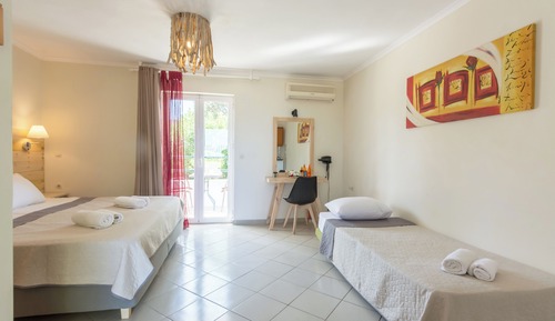 Basic Studio, Balcony, Garden View