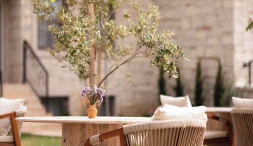 Economy Room, Hill View