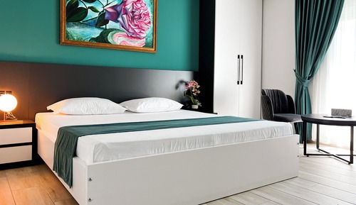 Deluxe Double Room, Partial Lake View