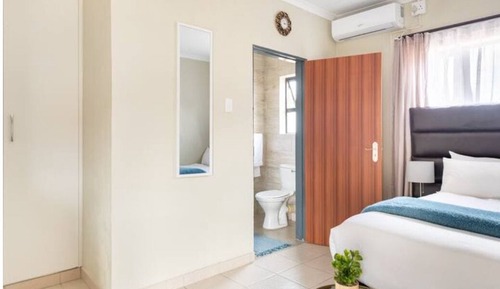 Deluxe Room, 1 Double Bed, Kitchenette, Courtyard View