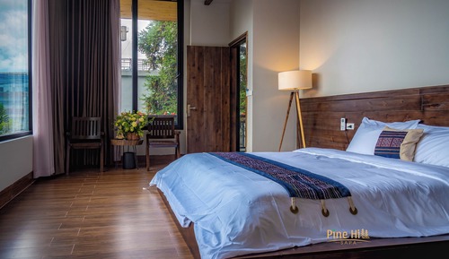 Deluxe Double Room, Mountain View and City View