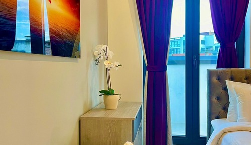 Deluxe Apartment, City View