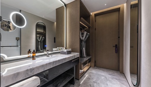 Luxury Twin Room, City View