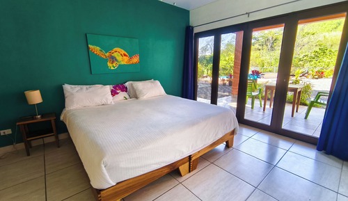 Luxury Apartment, 2 Bedrooms, Kitchen, Garden View